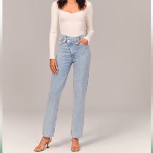 Criss-Cross Ultra High Rise 90s Straight Jean